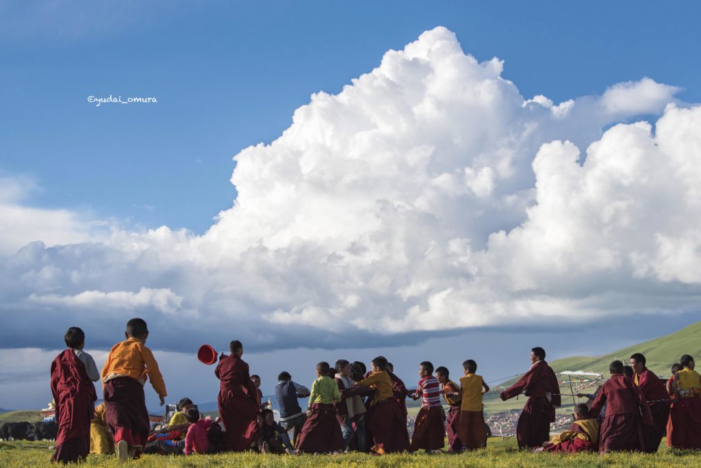 Young monks playing with rope under the big cloud -got prize of APA AWARD 2018, Japan-